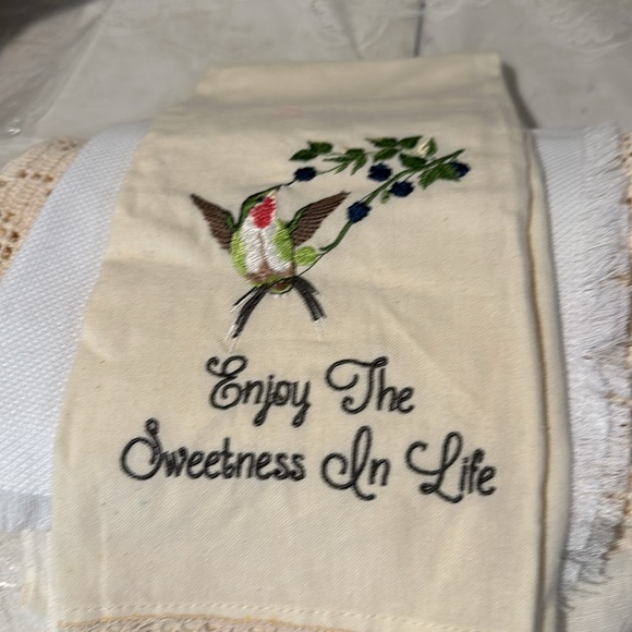 Linens Table Runner Lot of Cross Stitch Flower Basket needlepoint Bird misc 10++ - Picture 11 of 11